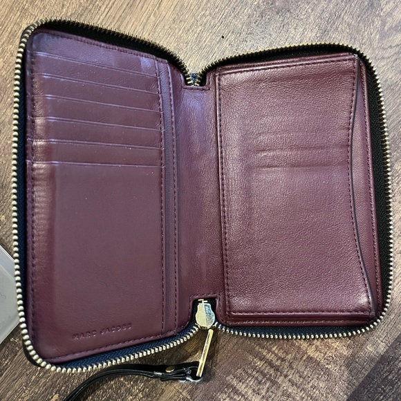 Marc Jacobs wristlet - Picture 3 of 5